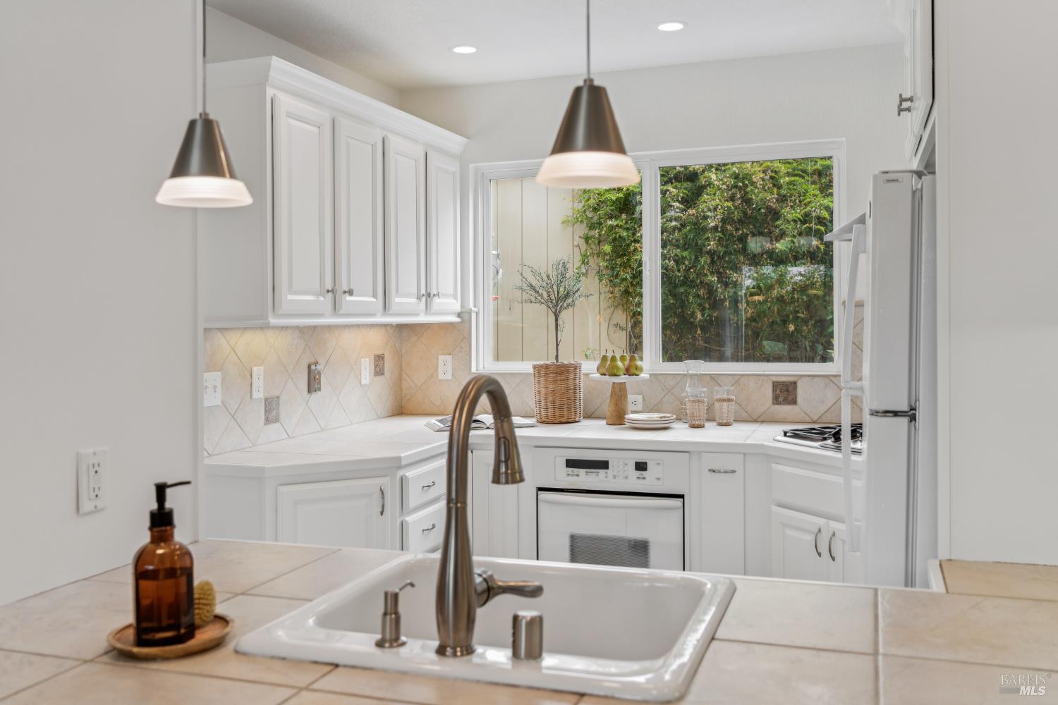 Detail Gallery Image 15 of 39 For 6 Coleridge Dr, Mill Valley,  CA 94941 - 3 Beds | 2/1 Baths