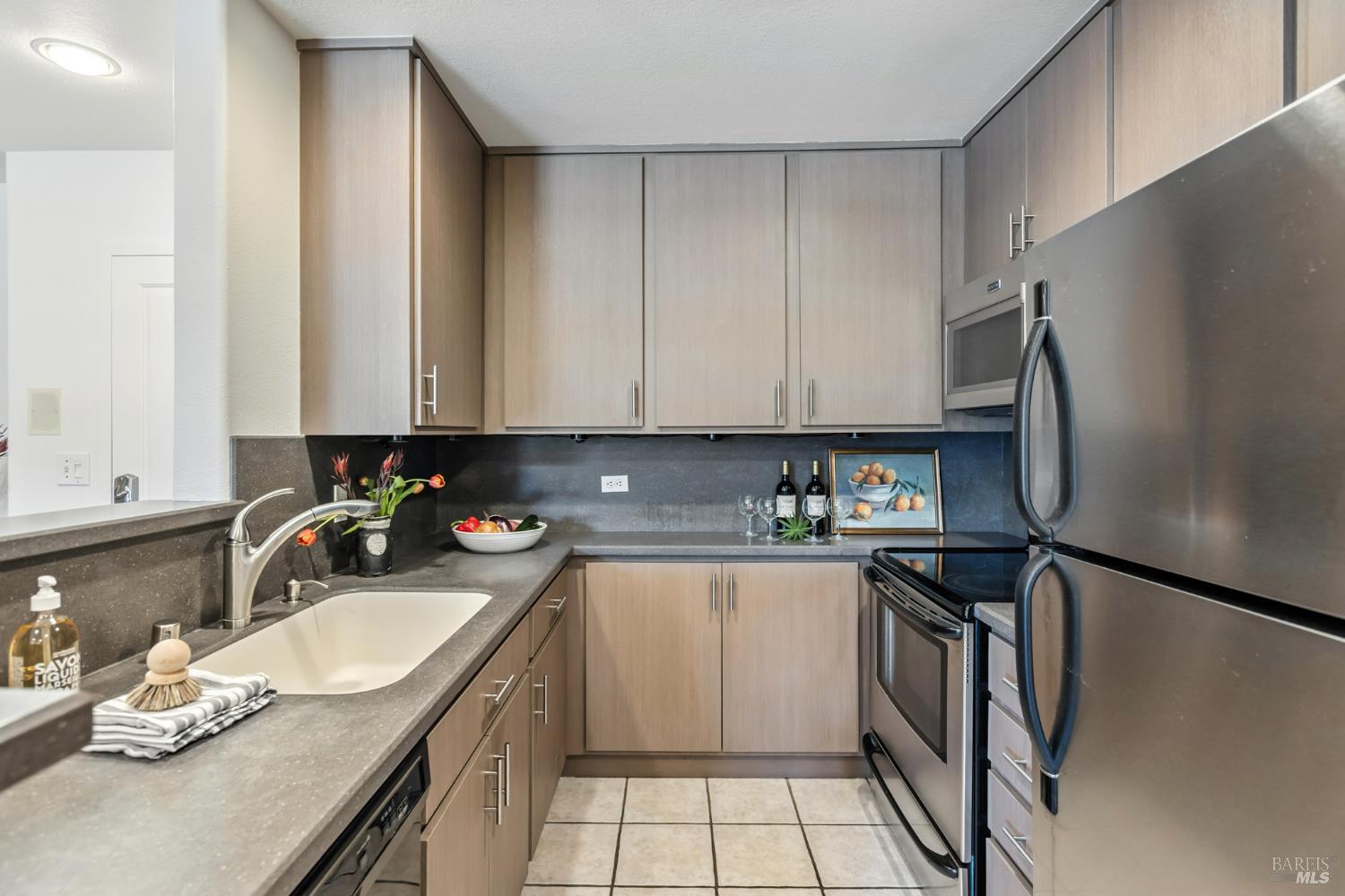 Detail Gallery Image 6 of 20 For 1115 B St #202,  San Rafael,  CA 94901 - 2 Beds | 1 Baths