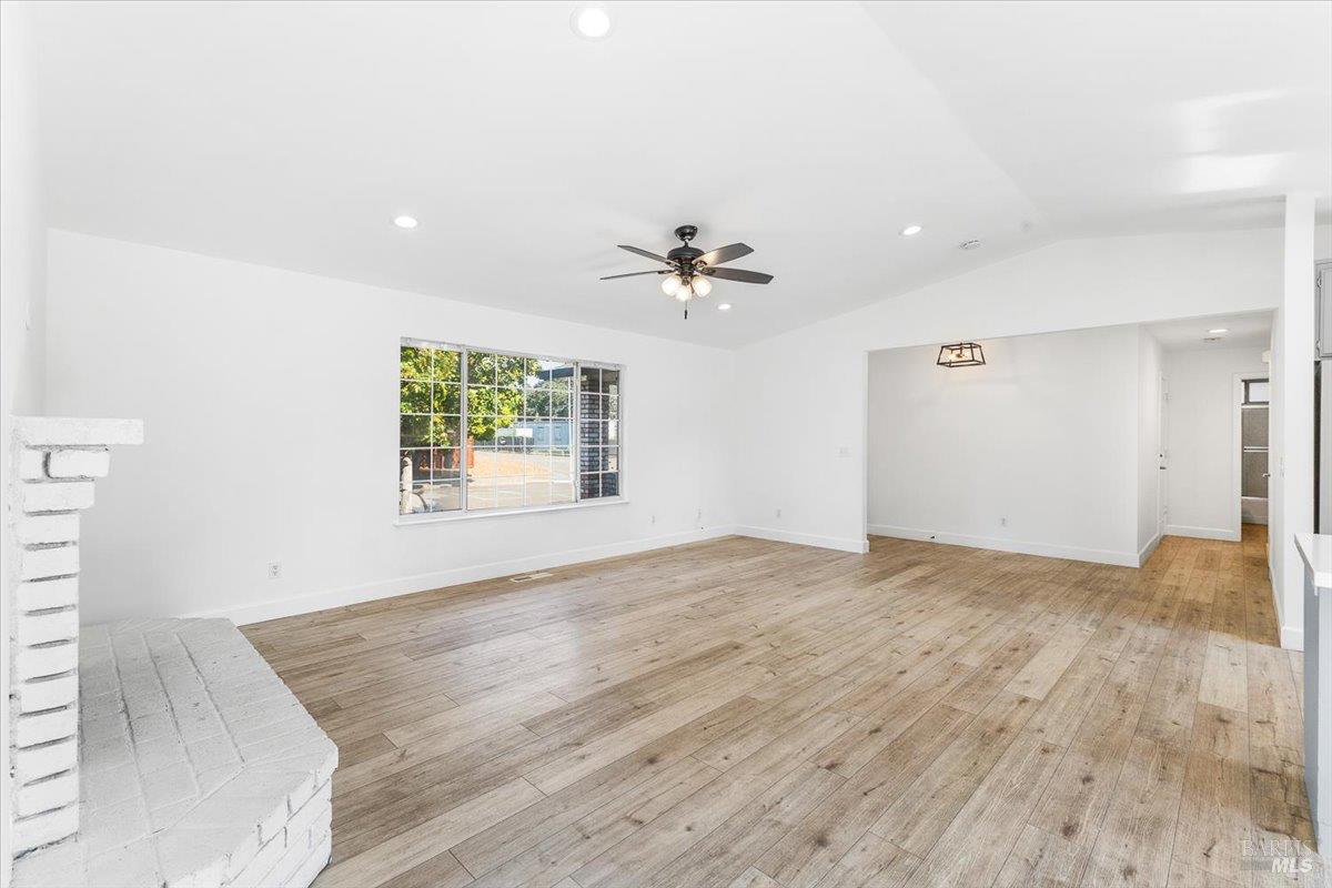 Detail Gallery Image 7 of 27 For 989 Ventnor Ave, Windsor,  CA 95492 - 3 Beds | 2 Baths