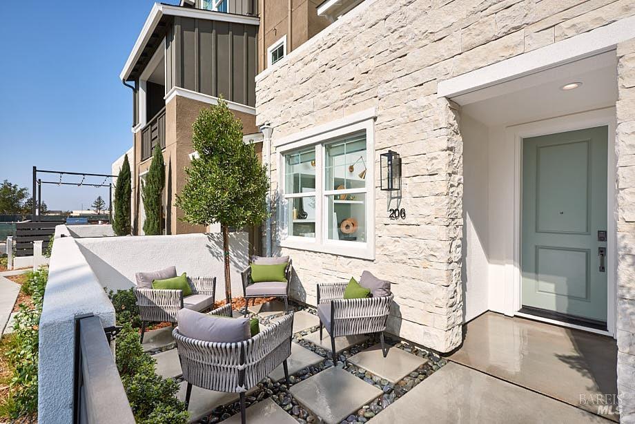 Detail Gallery Image 3 of 4 For 617 Semillon Ln, Santa Rosa,  CA 95403 - 3 Beds | 2/1 Baths
