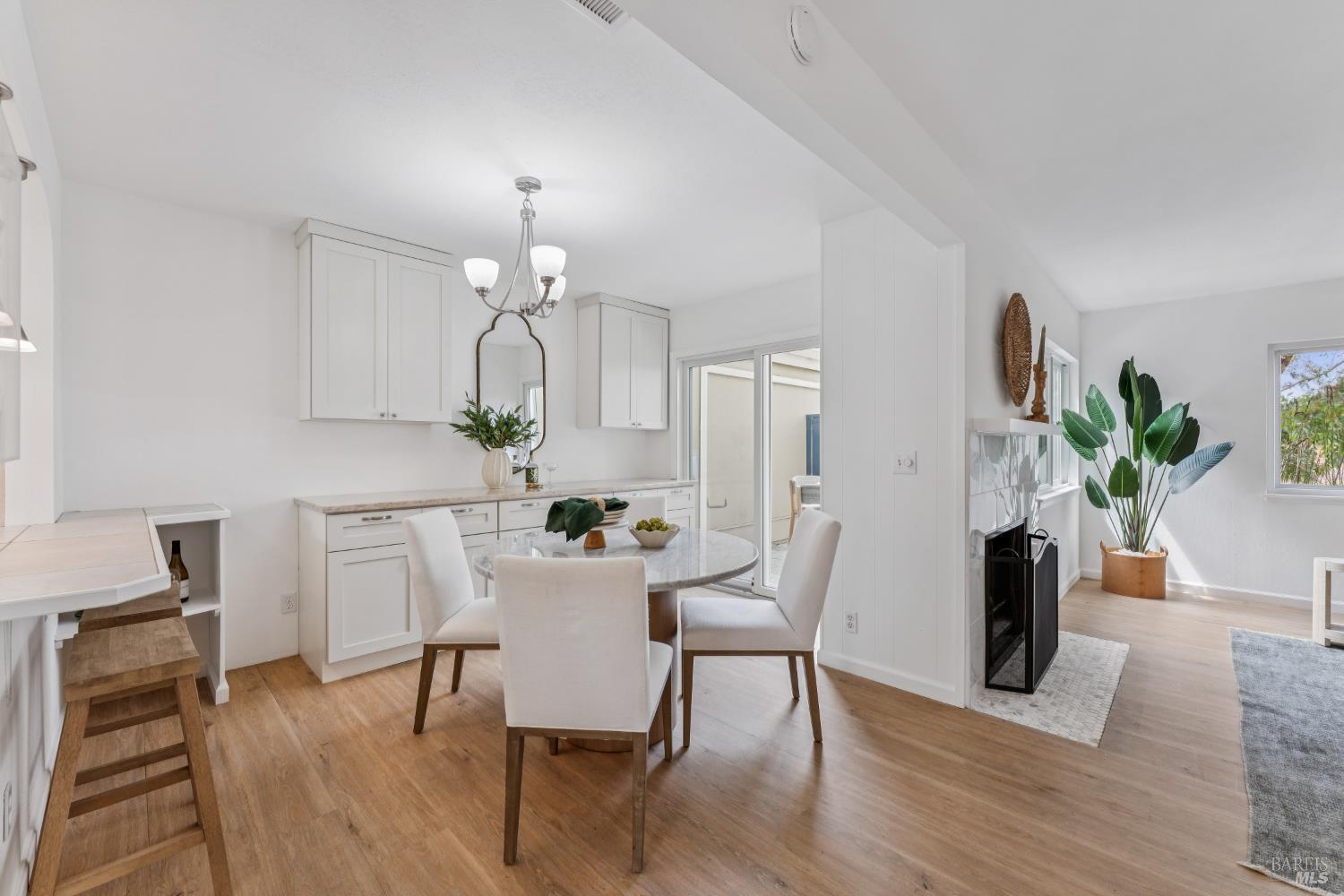 Detail Gallery Image 10 of 39 For 6 Coleridge Dr, Mill Valley,  CA 94941 - 3 Beds | 2/1 Baths