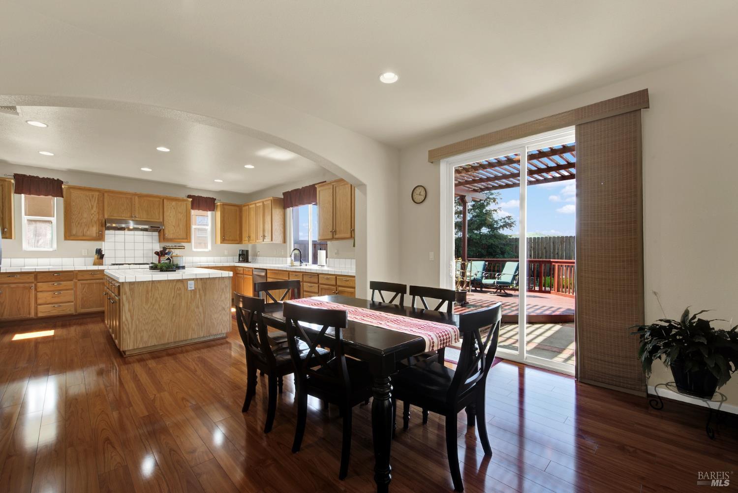 Detail Gallery Image 36 of 99 For 365 Sage Sparrow Cir, Vacaville,  CA 95687 - 6 Beds | 4 Baths