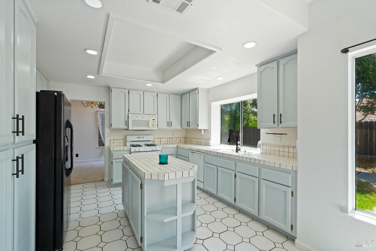 Detail Gallery Image 16 of 71 For 598 Crownpointe Cir, Vacaville,  CA 95687 - 4 Beds | 3 Baths