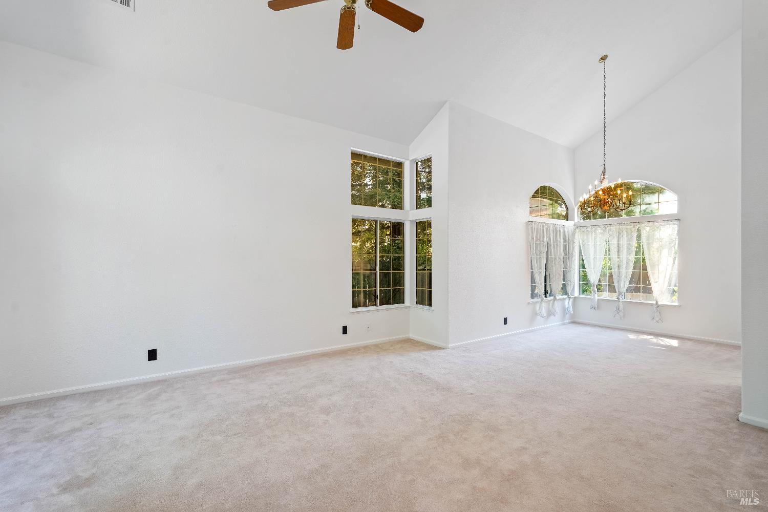 Detail Gallery Image 10 of 71 For 598 Crownpointe Cir, Vacaville,  CA 95687 - 4 Beds | 3 Baths