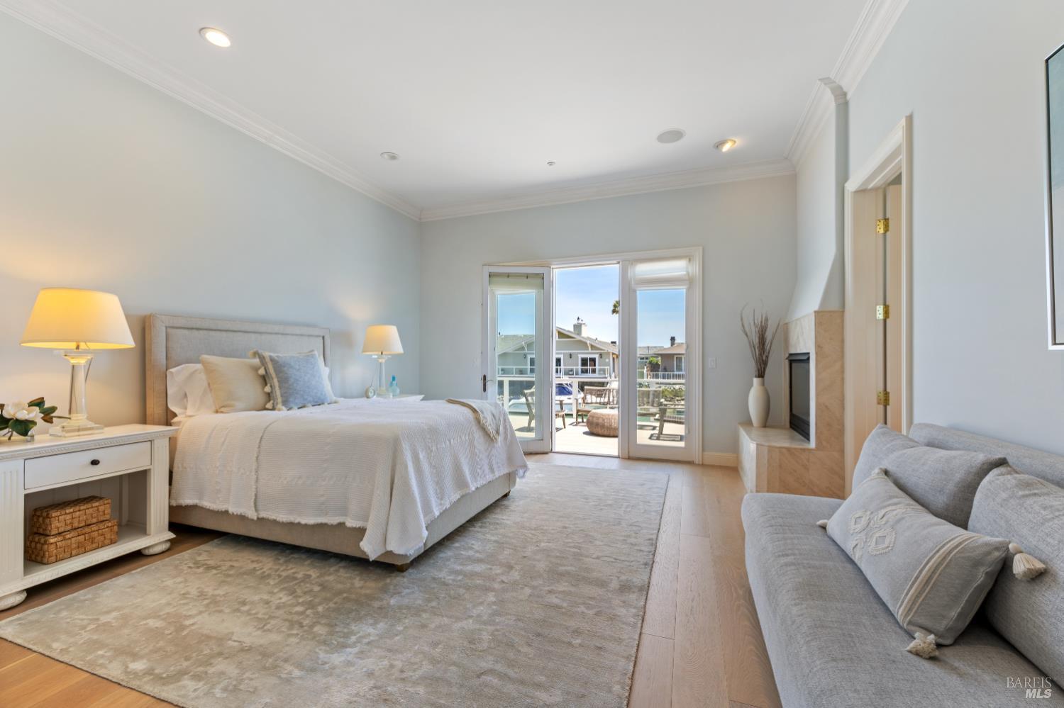 Detail Gallery Image 23 of 44 For 220 Jamaica St, Tiburon,  CA 94920 - 4 Beds | 2/1 Baths