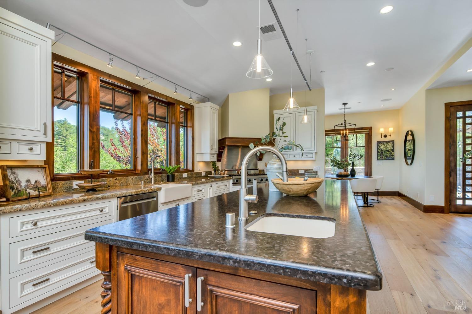 Detail Gallery Image 15 of 57 For 231 Poppy Hill Dr, Healdsburg,  CA 95448 - 4 Beds | 3/1 Baths