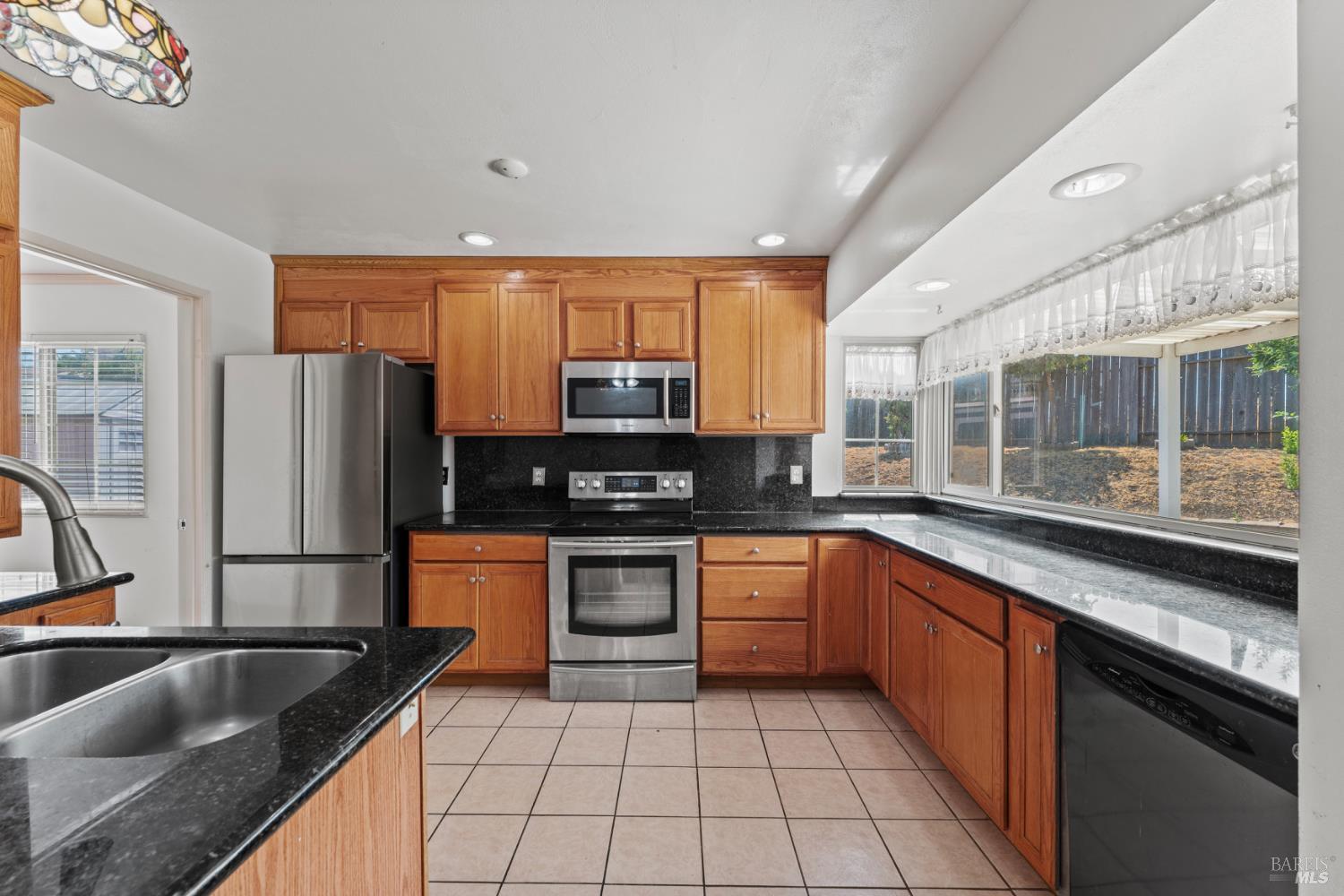 Detail Gallery Image 8 of 44 For 2049 Harte Ct, Fairfield,  CA 94533 - 4 Beds | 2 Baths