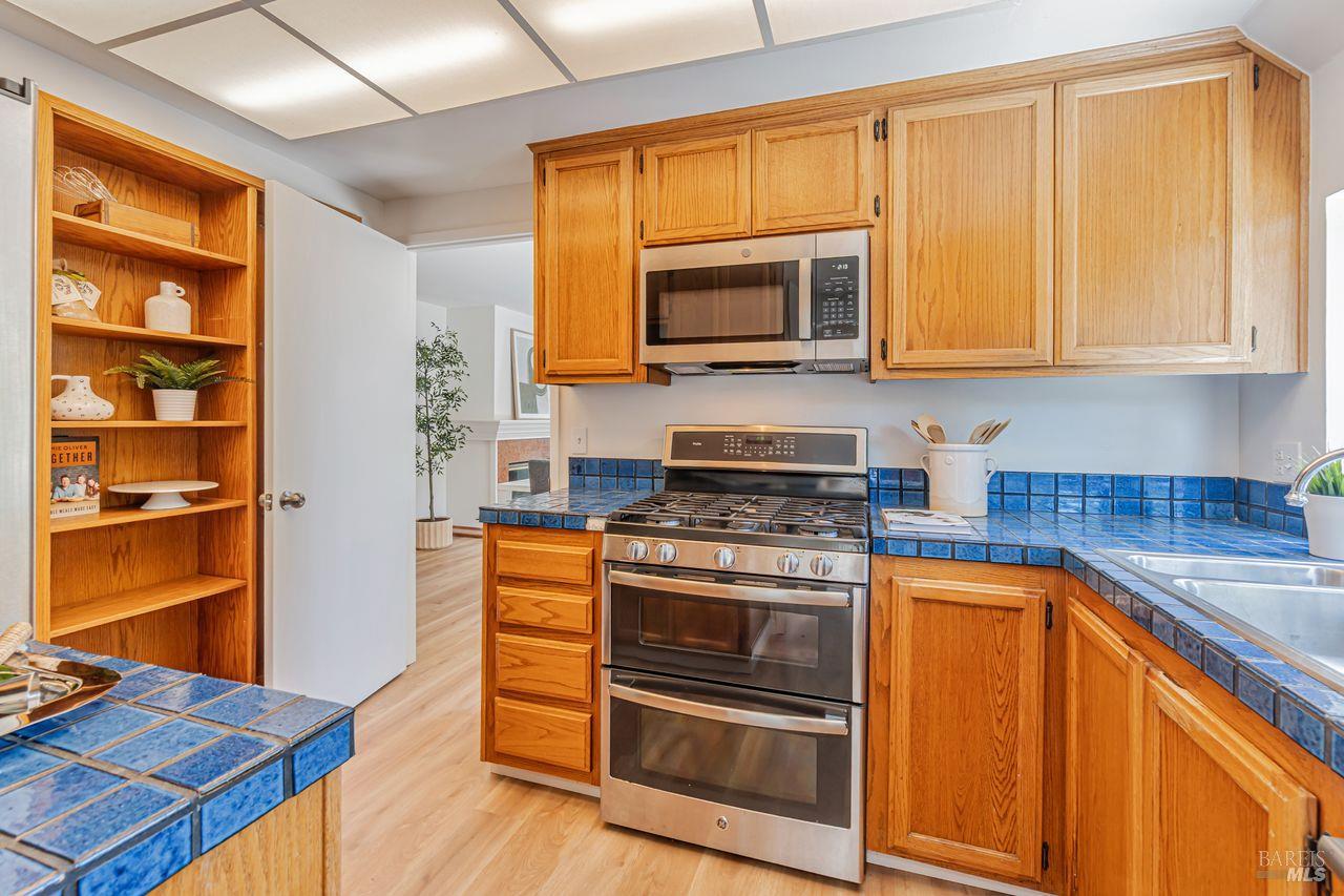 Detail Gallery Image 22 of 60 For 2541 Topaz Dr, Novato,  CA 94945 - 4 Beds | 2/1 Baths