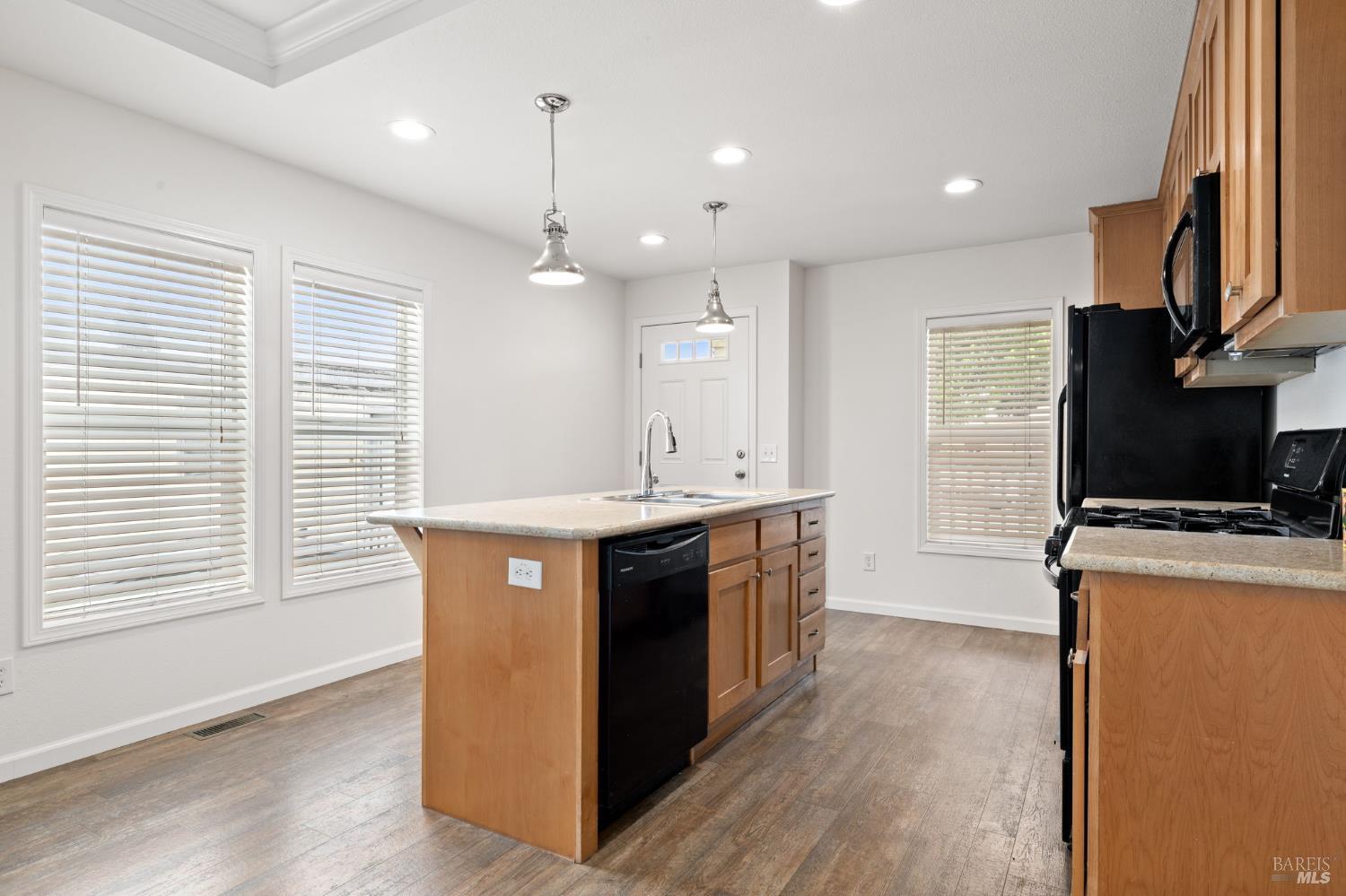Detail Gallery Image 4 of 19 For 70 Romani Ct, Santa Rosa,  CA 95407 - 2 Beds | 1 Baths