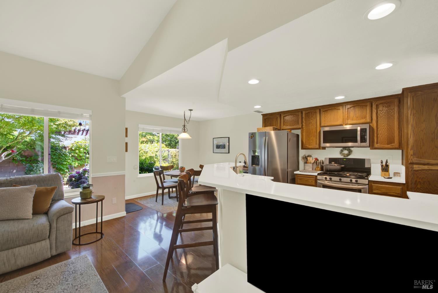 Detail Gallery Image 22 of 63 For 231 Ballindine Dr, Vacaville,  CA 95688 - 4 Beds | 2 Baths