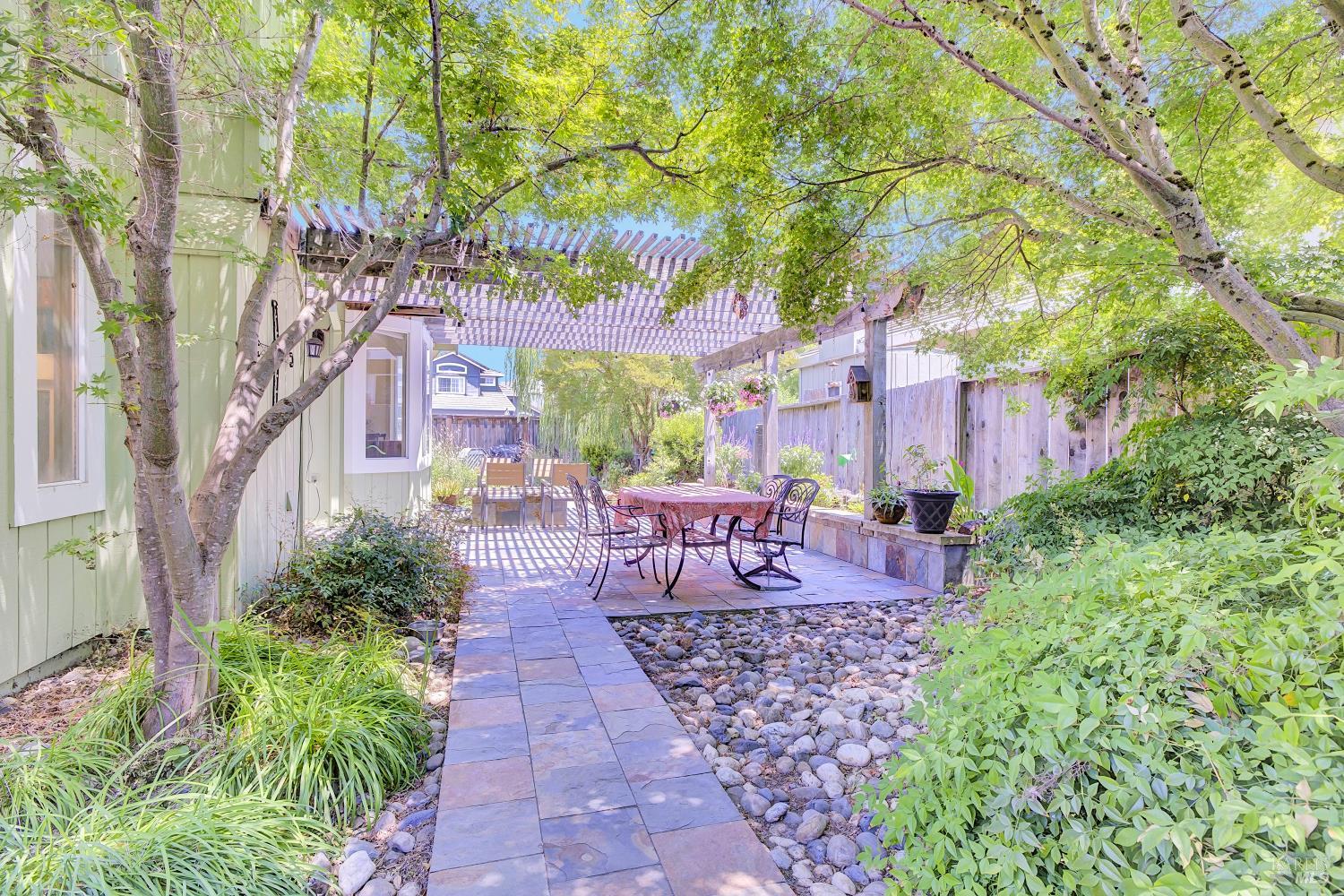 Detail Gallery Image 25 of 39 For 215 Flametree Cir, Windsor,  CA 95492 - 4 Beds | 3 Baths