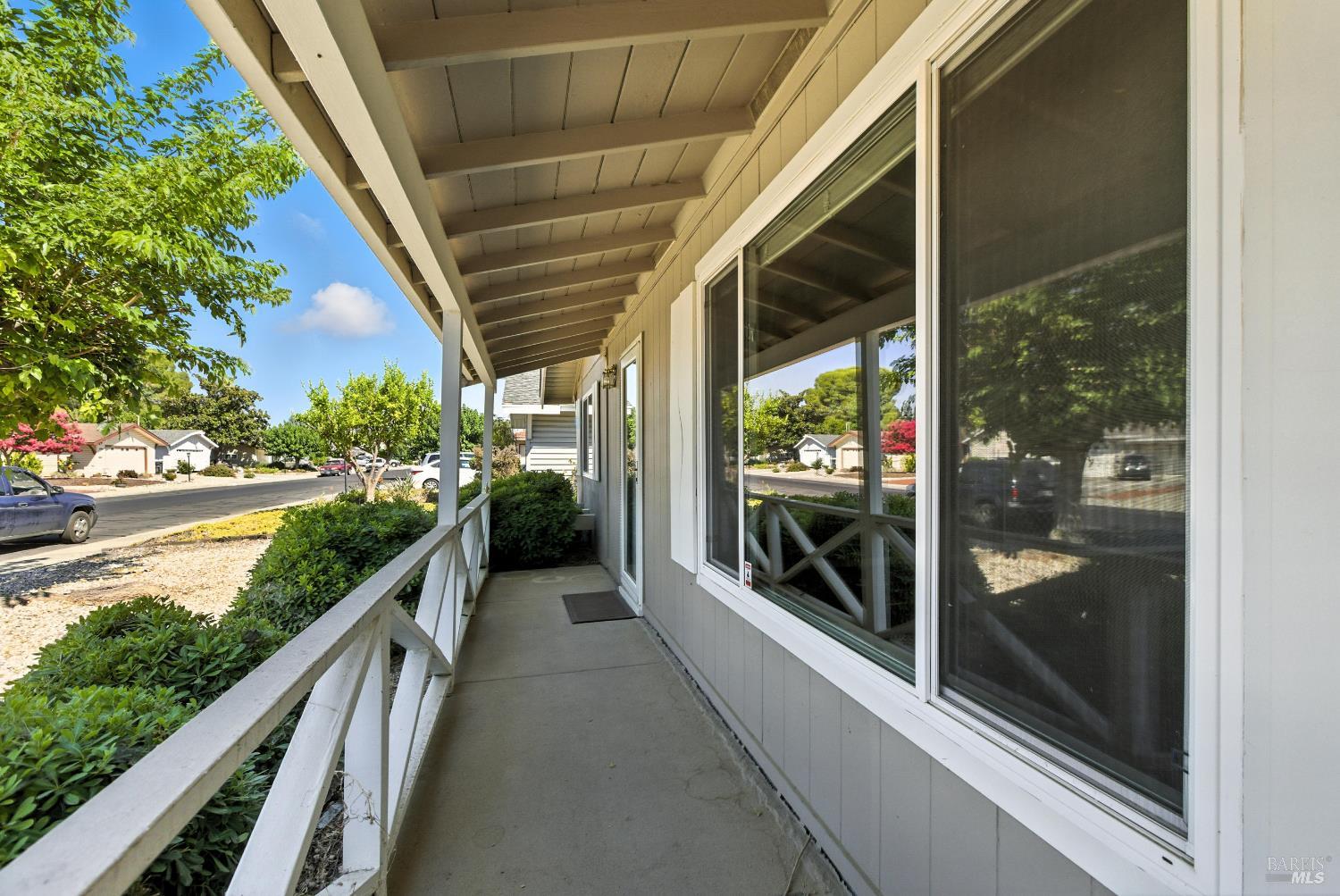 Detail Gallery Image 4 of 30 For 189 Lassen Cir, Vacaville,  CA 95687 - 2 Beds | 1 Baths