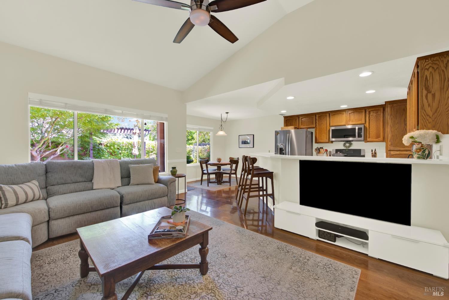 Detail Gallery Image 15 of 63 For 231 Ballindine Dr, Vacaville,  CA 95688 - 4 Beds | 2 Baths