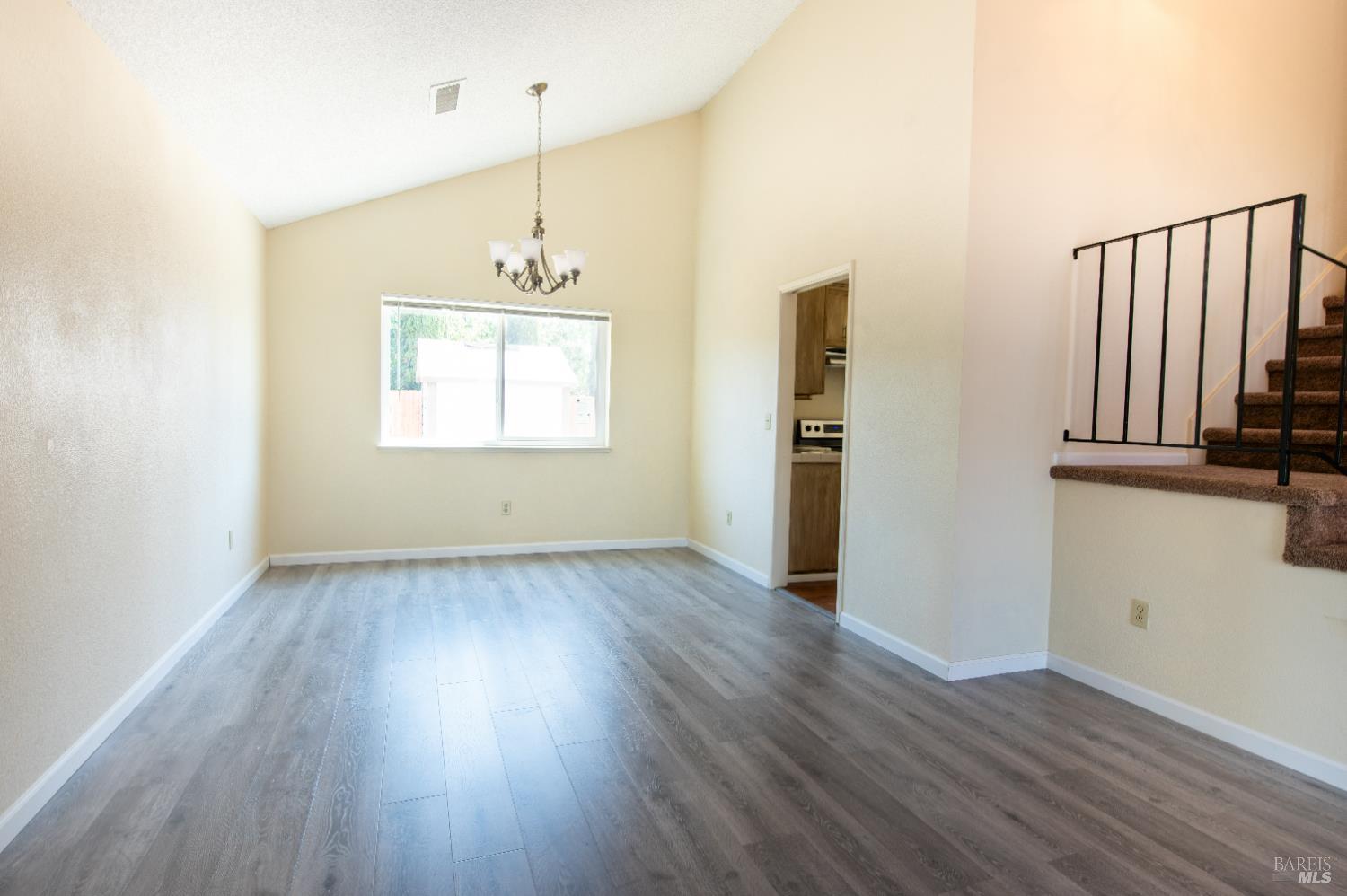 Detail Gallery Image 6 of 41 For 172 Delgado Ct, Vallejo,  CA 94591 - 4 Beds | 2/1 Baths