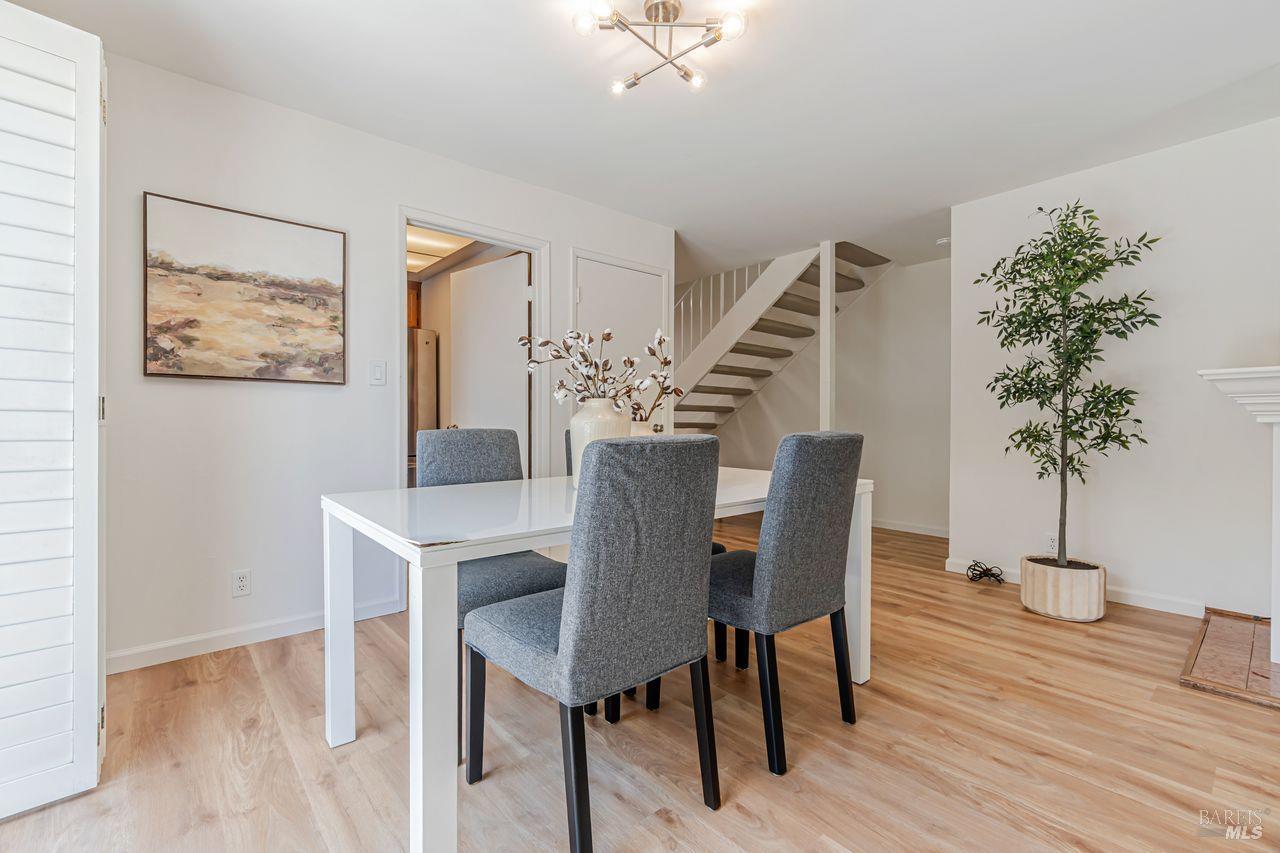Detail Gallery Image 11 of 60 For 2541 Topaz Dr, Novato,  CA 94945 - 4 Beds | 2/1 Baths