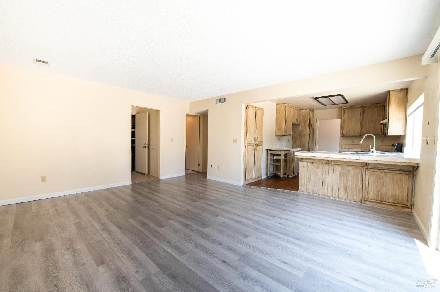 Detail Gallery Image 16 of 41 For 172 Delgado Ct, Vallejo,  CA 94591 - 4 Beds | 2/1 Baths