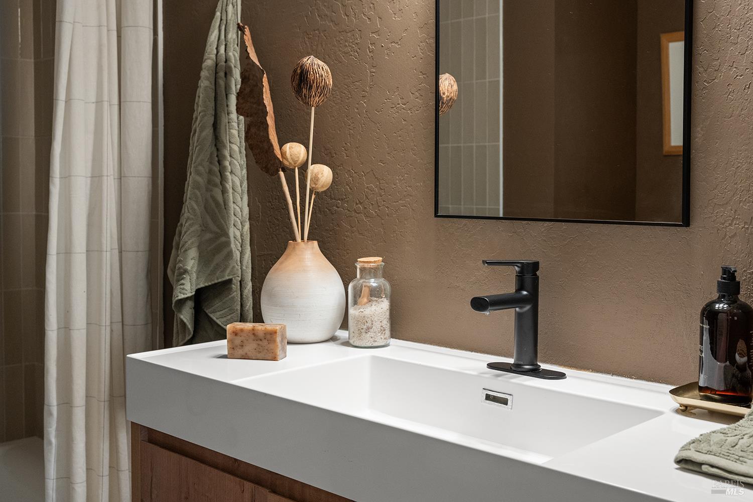 Detail Gallery Image 19 of 36 For 1044 W Mcnear Ave, Petaluma,  CA 94952 - 3 Beds | 2 Baths
