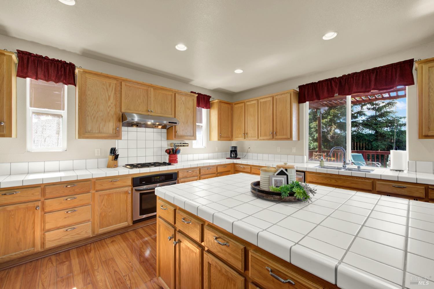 Detail Gallery Image 29 of 99 For 365 Sage Sparrow Cir, Vacaville,  CA 95687 - 6 Beds | 4 Baths