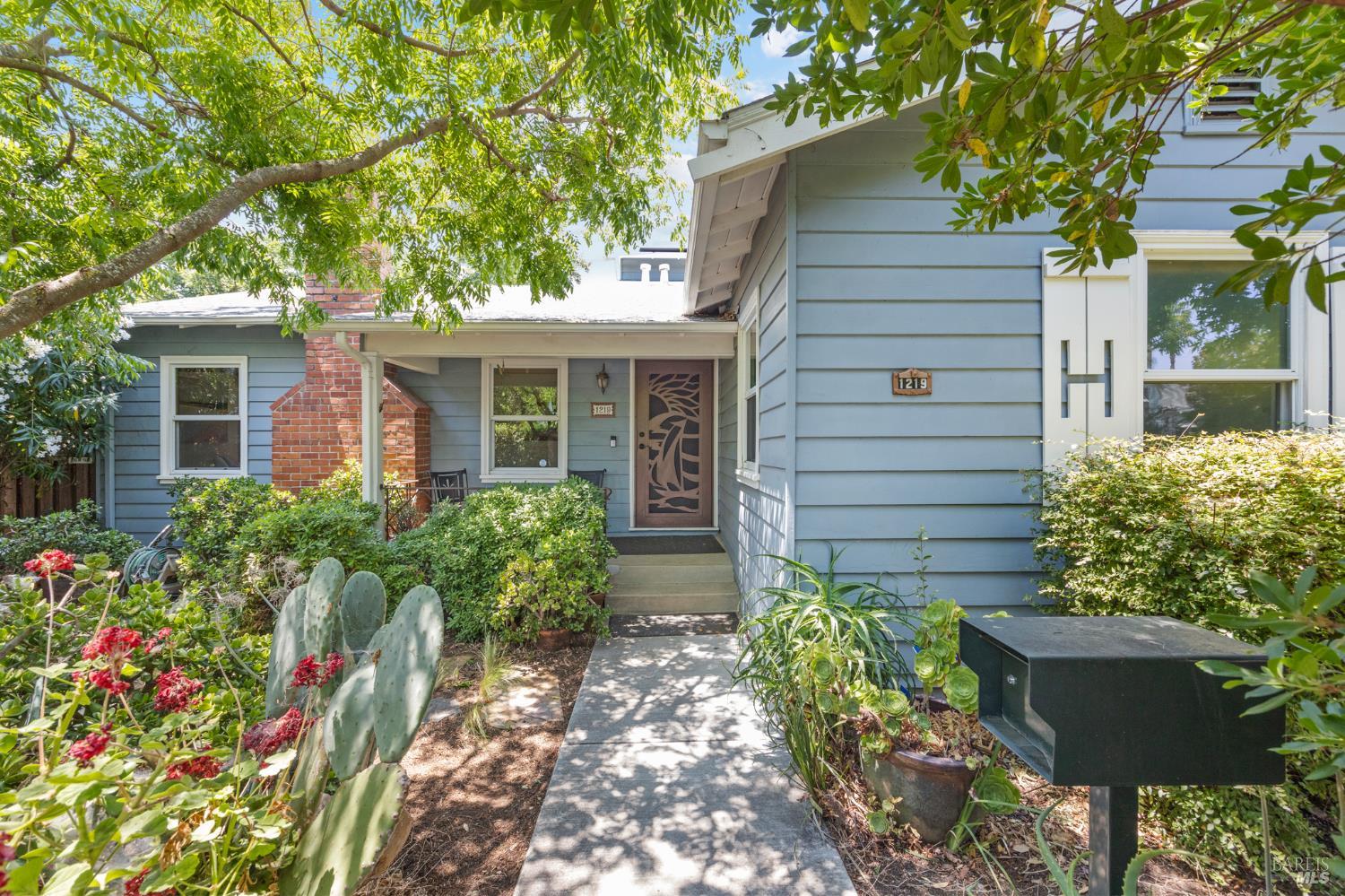 Detail Gallery Image 2 of 49 For 1219 Amador St, Vallejo,  CA 94590 - 3 Beds | 2/1 Baths