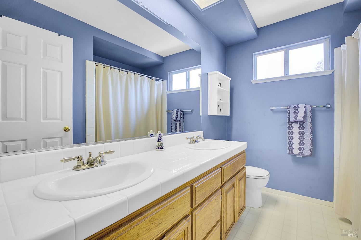 Detail Gallery Image 20 of 39 For 215 Flametree Cir, Windsor,  CA 95492 - 4 Beds | 3 Baths