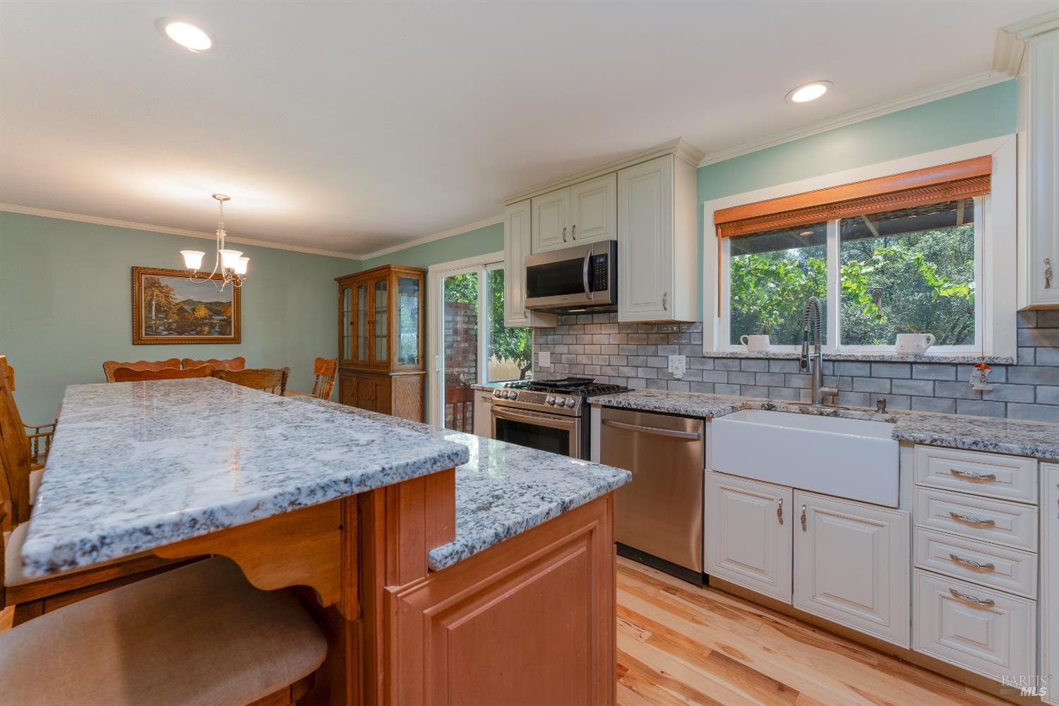 Detail Gallery Image 10 of 34 For 1725 E Madrone Dr, Ukiah,  CA 95482 - 4 Beds | 2 Baths