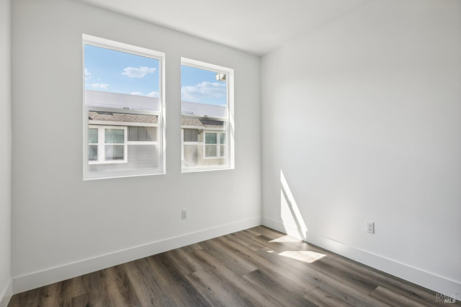 Detail Gallery Image 27 of 38 For 437 Semillion Ln, Santa Rosa,  CA 95403 - 3 Beds | 2/1 Baths