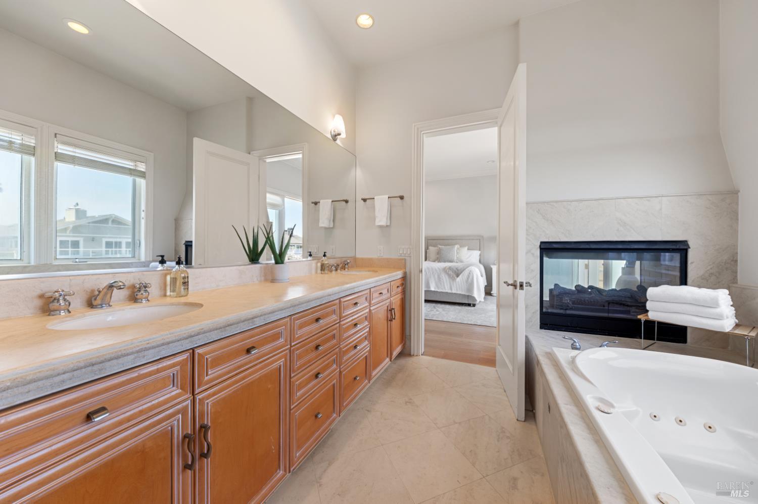 Detail Gallery Image 25 of 44 For 220 Jamaica St, Tiburon,  CA 94920 - 4 Beds | 2/1 Baths