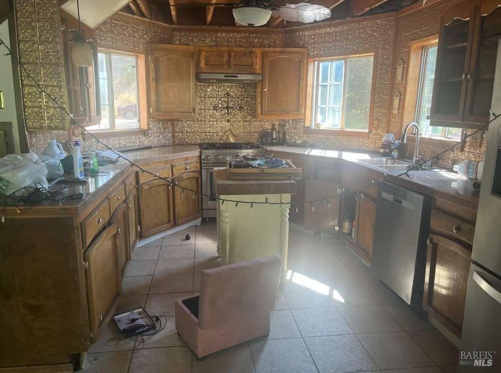 Detail Gallery Image 5 of 11 For 25780 Porro Ct, Willits,  CA 95490 - 3 Beds | 2 Baths