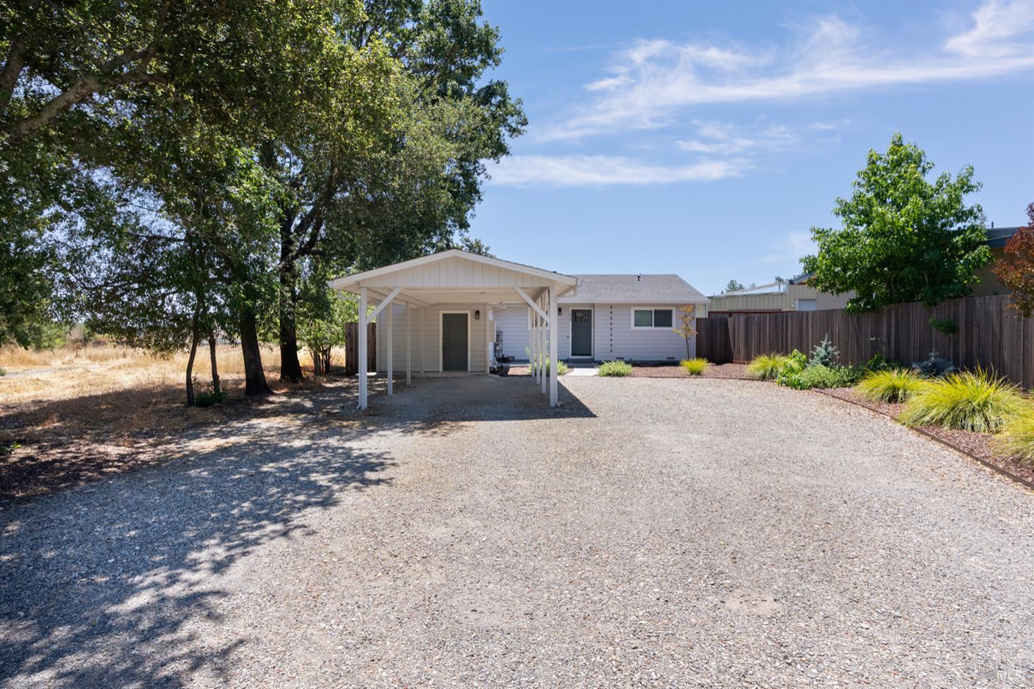 Detail Gallery Image 3 of 34 For 1038 Verano Ave, Sonoma,  CA 95476 - 3 Beds | 2 Baths