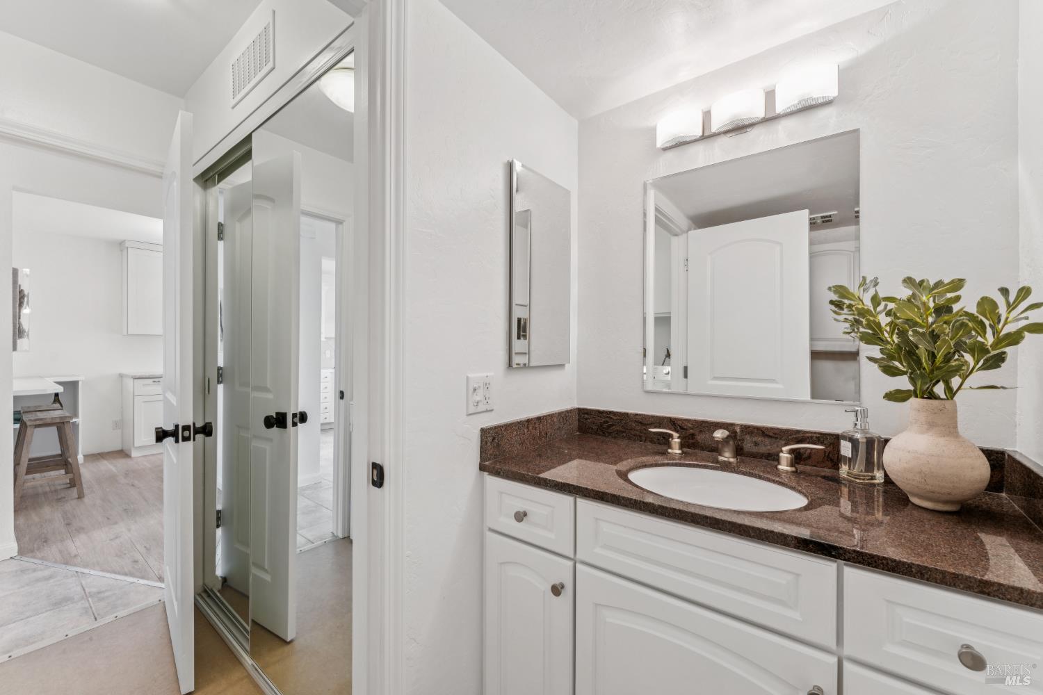 Detail Gallery Image 18 of 39 For 6 Coleridge Dr, Mill Valley,  CA 94941 - 3 Beds | 2/1 Baths