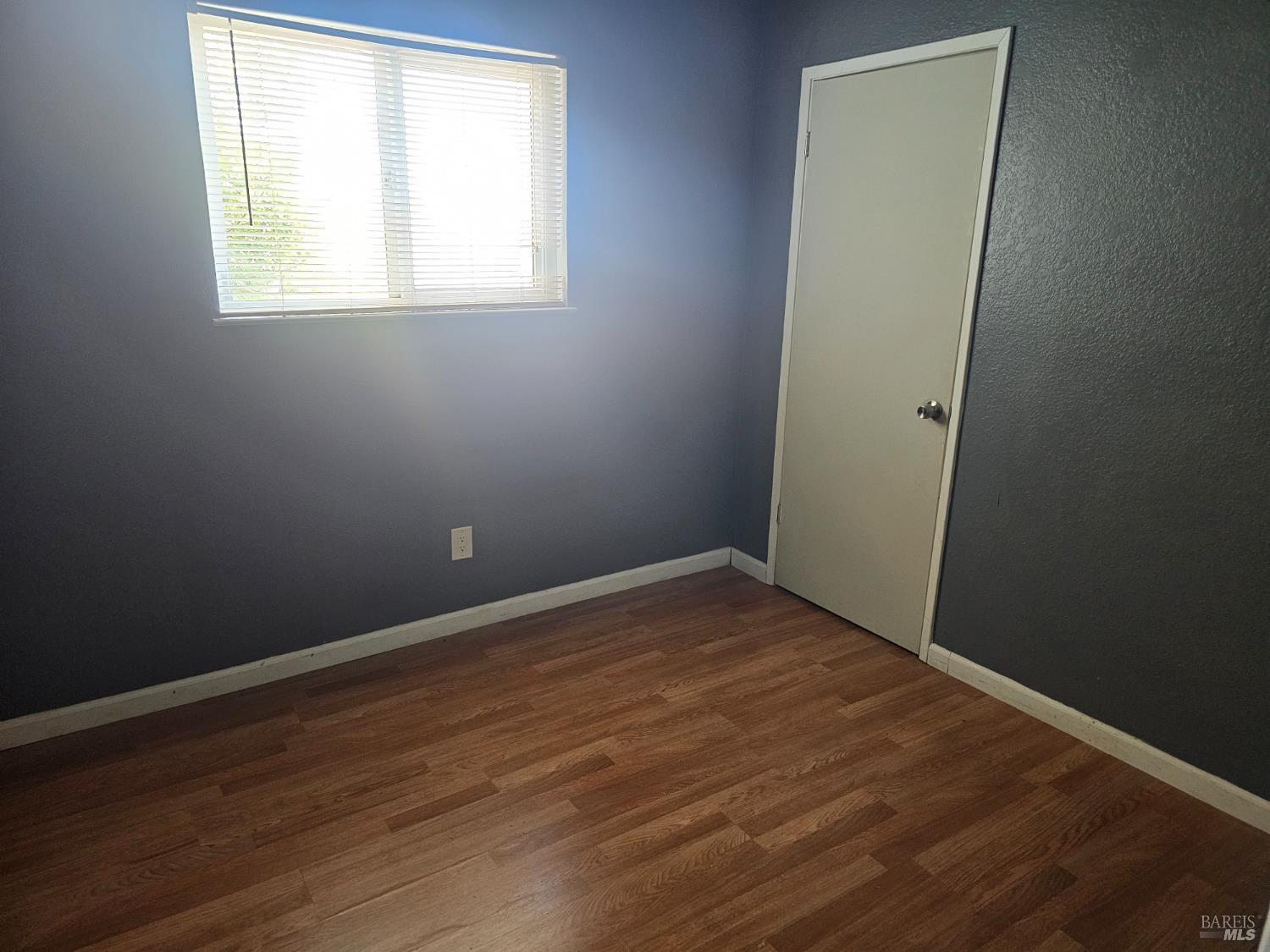 Detail Gallery Image 5 of 10 For 1157 School St, Suisun City,  CA 94585 - 3 Beds | 1 Baths