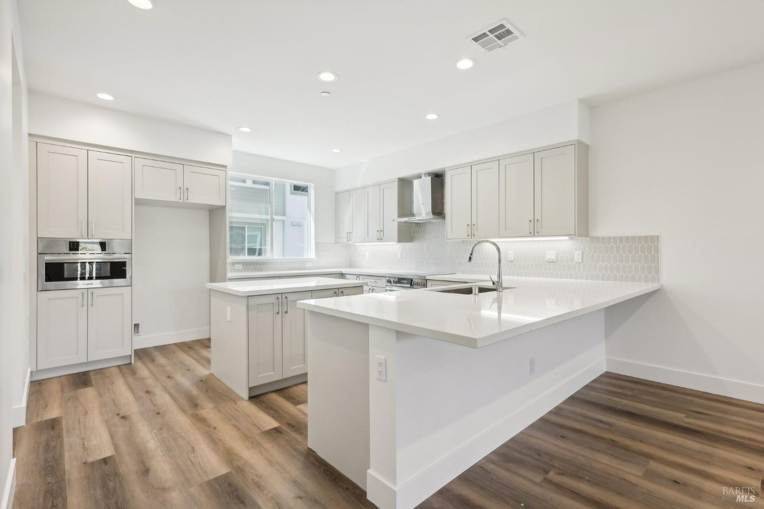 Detail Gallery Image 9 of 38 For 437 Semillion Ln, Santa Rosa,  CA 95403 - 3 Beds | 2/1 Baths