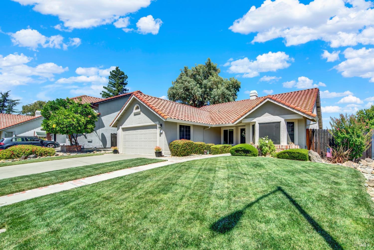Detail Gallery Image 5 of 63 For 231 Ballindine Dr, Vacaville,  CA 95688 - 4 Beds | 2 Baths