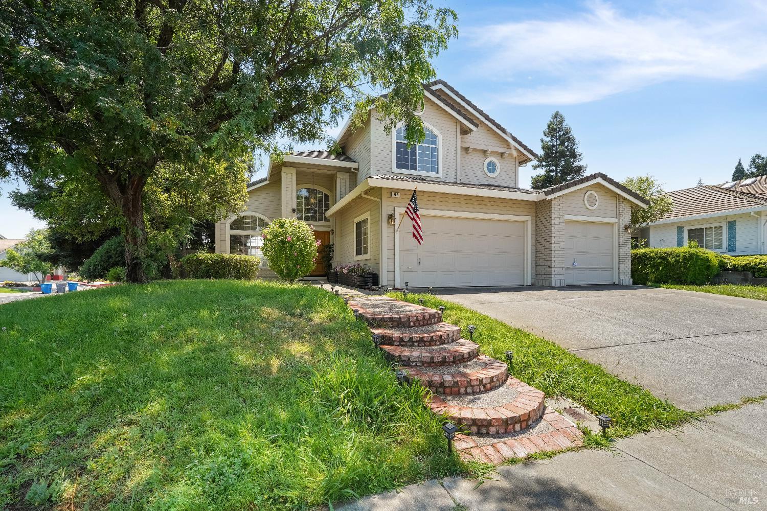 Detail Gallery Image 5 of 71 For 598 Crownpointe Cir, Vacaville,  CA 95687 - 4 Beds | 3 Baths