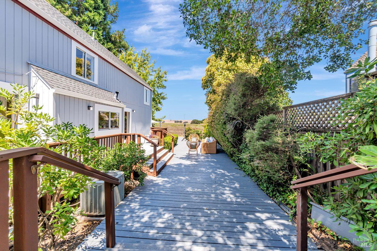 Detail Gallery Image 19 of 60 For 2541 Topaz Dr, Novato,  CA 94945 - 4 Beds | 2/1 Baths