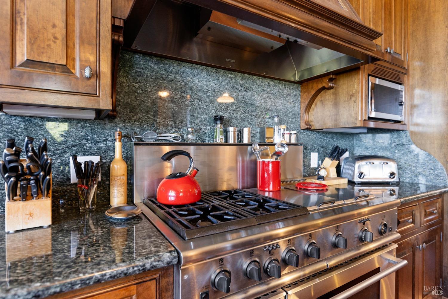 Detail Gallery Image 21 of 87 For 5605 George Rd, Lakeport,  CA 95453 - 4 Beds | 5/3 Baths