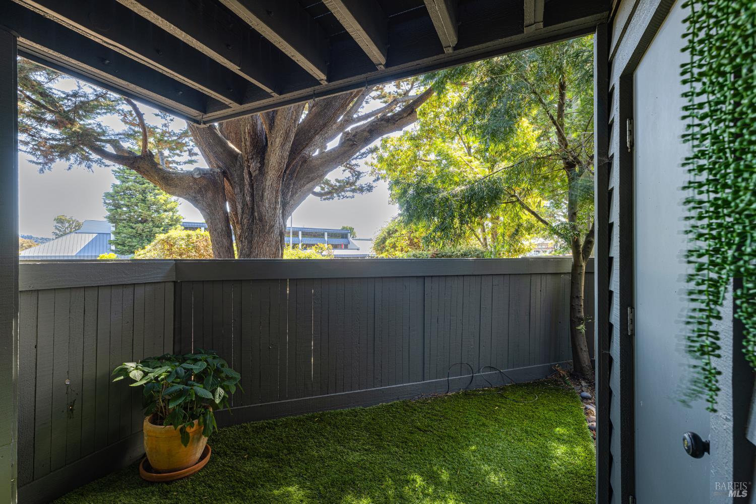 Detail Gallery Image 25 of 34 For 62 Cypress Pl, Sausalito,  CA 94965 - 2 Beds | 2 Baths
