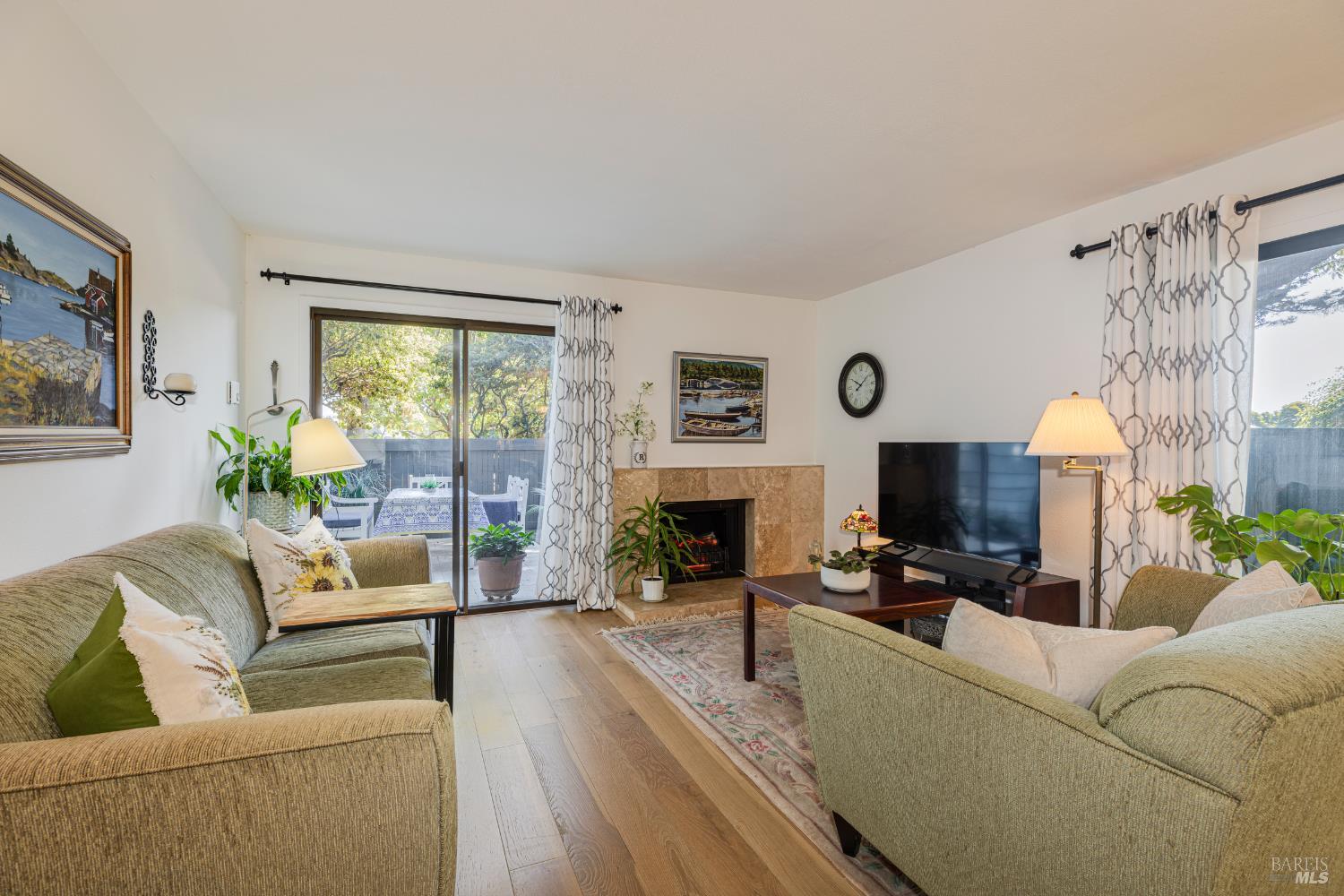 Detail Gallery Image 7 of 34 For 62 Cypress Pl, Sausalito,  CA 94965 - 2 Beds | 2 Baths