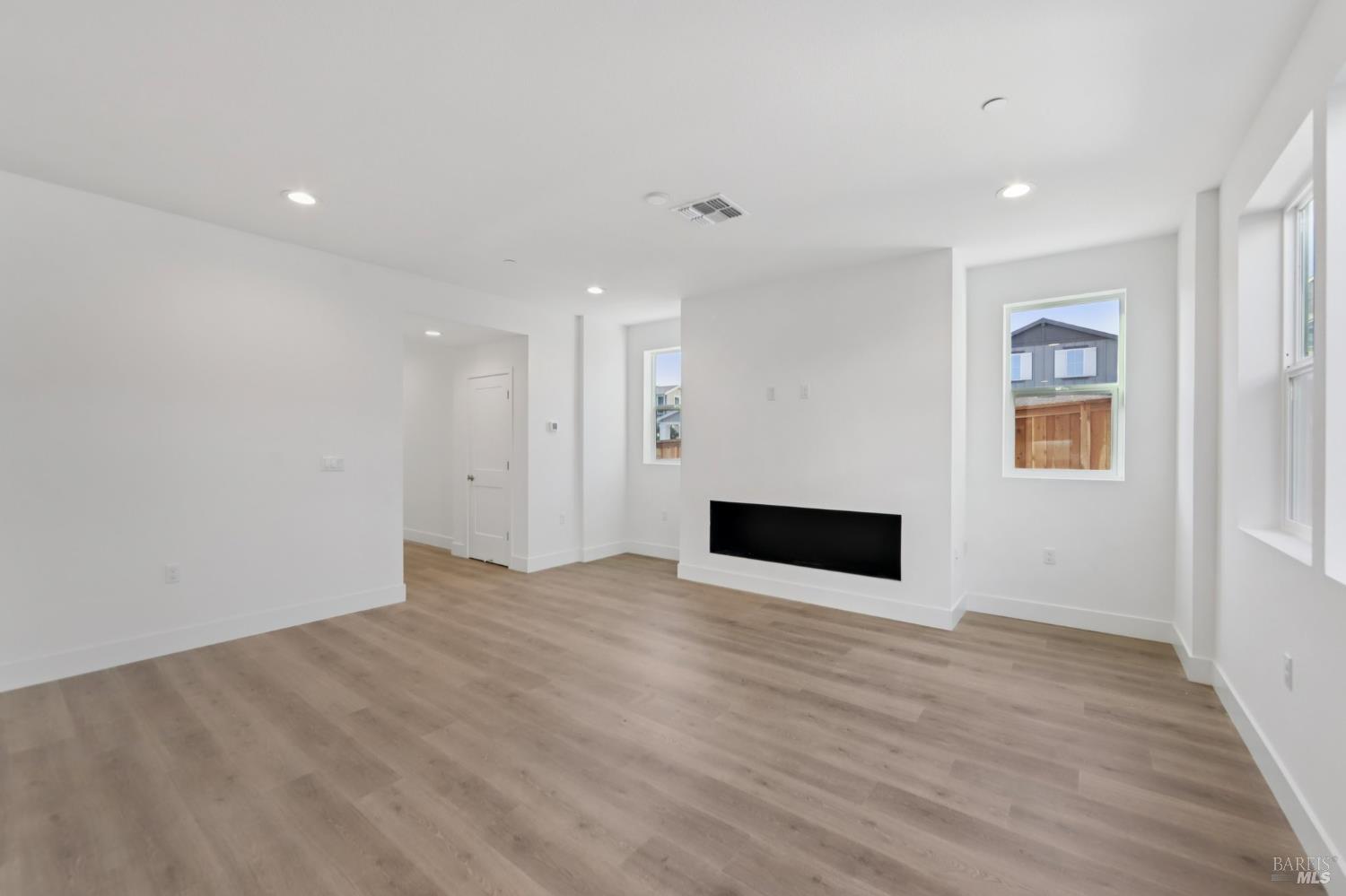 Detail Gallery Image 7 of 40 For 1576 Claritin St, Santa Rosa,  CA 95403 - 4 Beds | 4 Baths