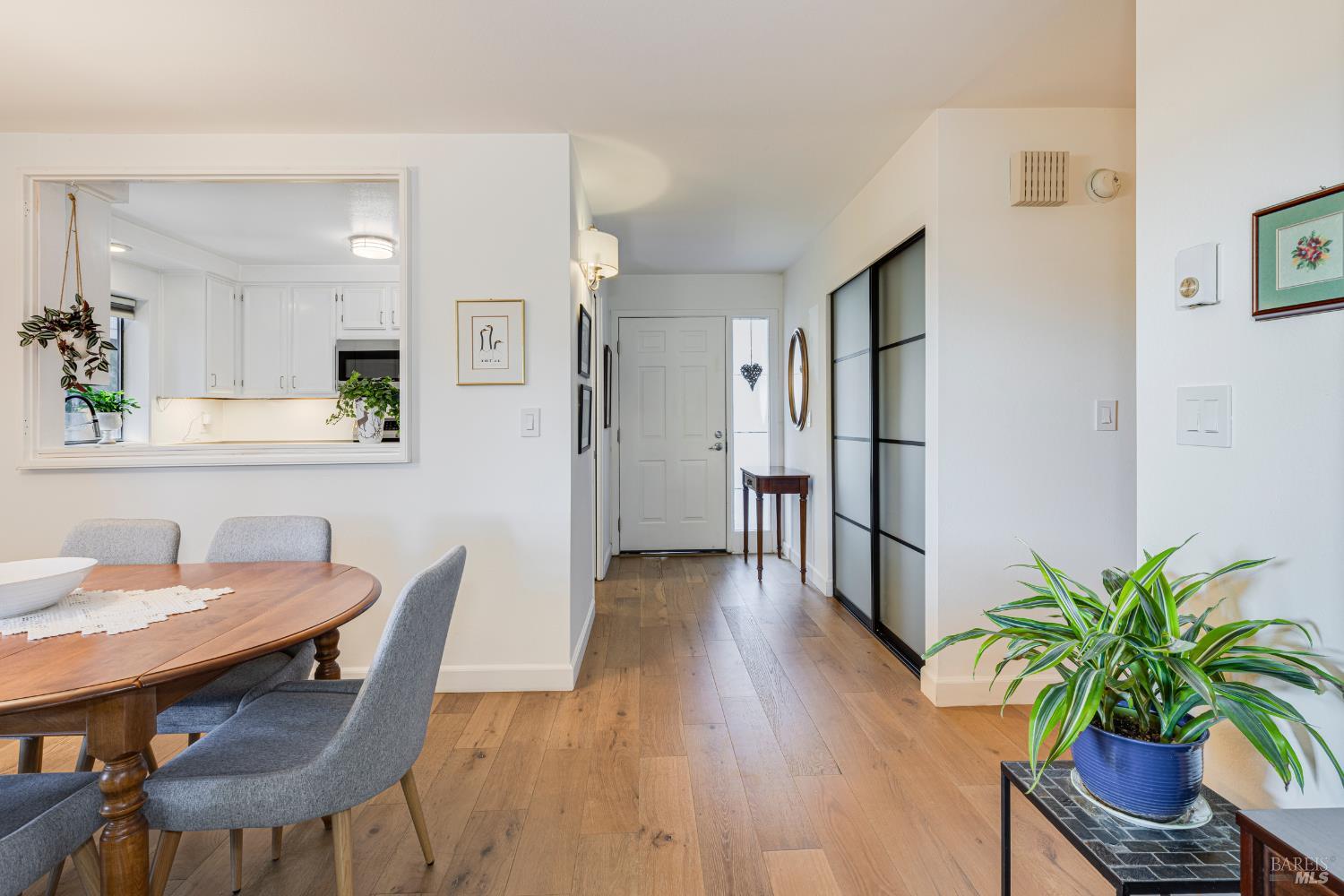 Detail Gallery Image 10 of 34 For 62 Cypress Pl, Sausalito,  CA 94965 - 2 Beds | 2 Baths