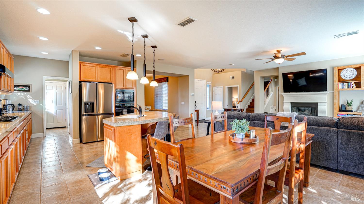 Detail Gallery Image 9 of 43 For 8414 Stomper Dr, Windsor,  CA 95492 - 4 Beds | 3 Baths