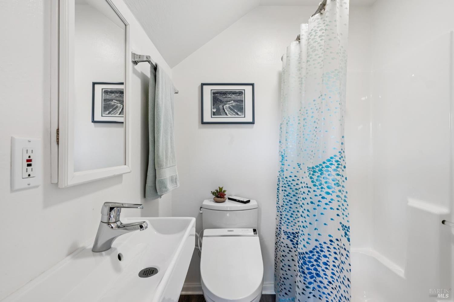 Detail Gallery Image 26 of 36 For 144 Melville Ave, San Anselmo,  CA 94960 - 3 Beds | 3 Baths