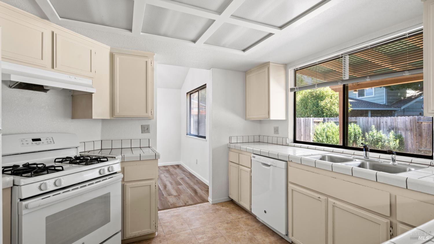 Detail Gallery Image 12 of 39 For 231 Park Ln, Vacaville,  CA 95687 - 3 Beds | 2/1 Baths