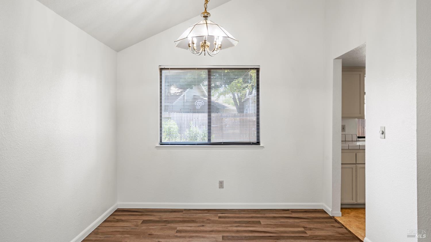 Detail Gallery Image 9 of 39 For 231 Park Ln, Vacaville,  CA 95687 - 3 Beds | 2/1 Baths