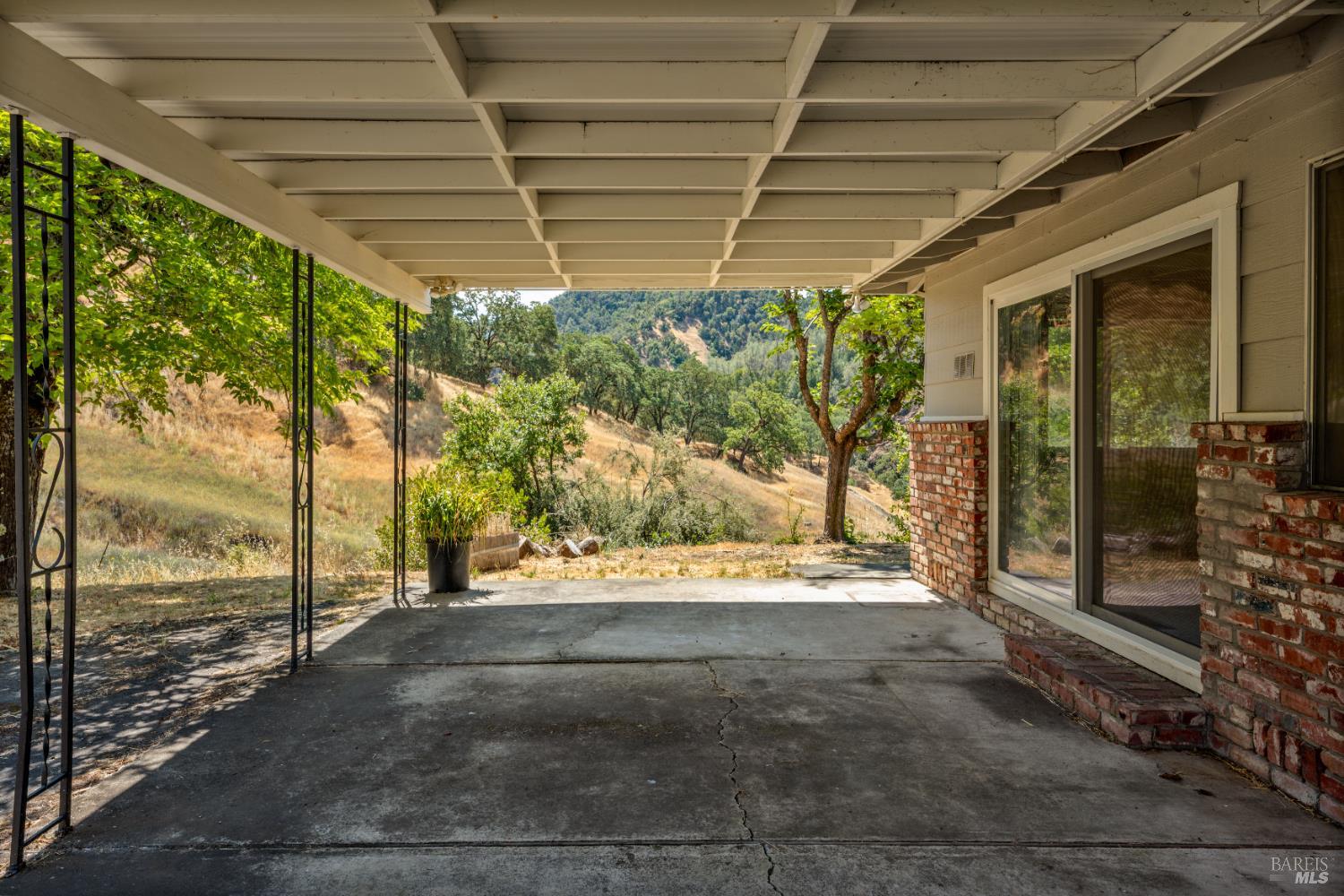 Detail Gallery Image 23 of 32 For 18201 S Highway 101 Unkn, Hopland,  CA 95449 - 3 Beds | 2/1 Baths