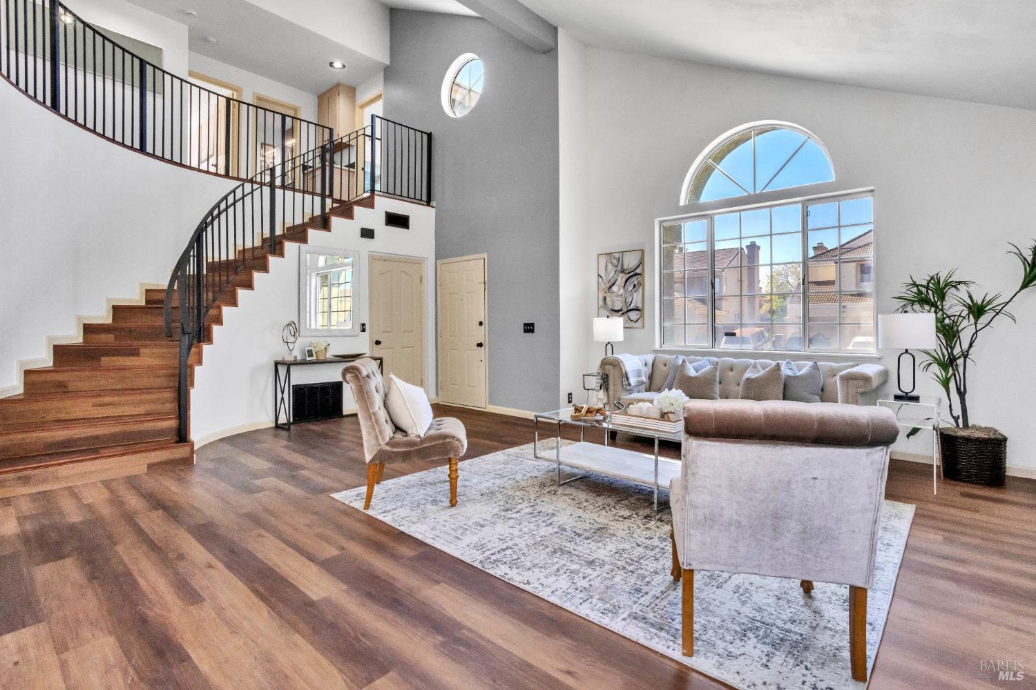 Detail Gallery Image 2 of 35 For 1042 Armsby Way, Suisun City,  CA 94585 - 3 Beds | 2/1 Baths