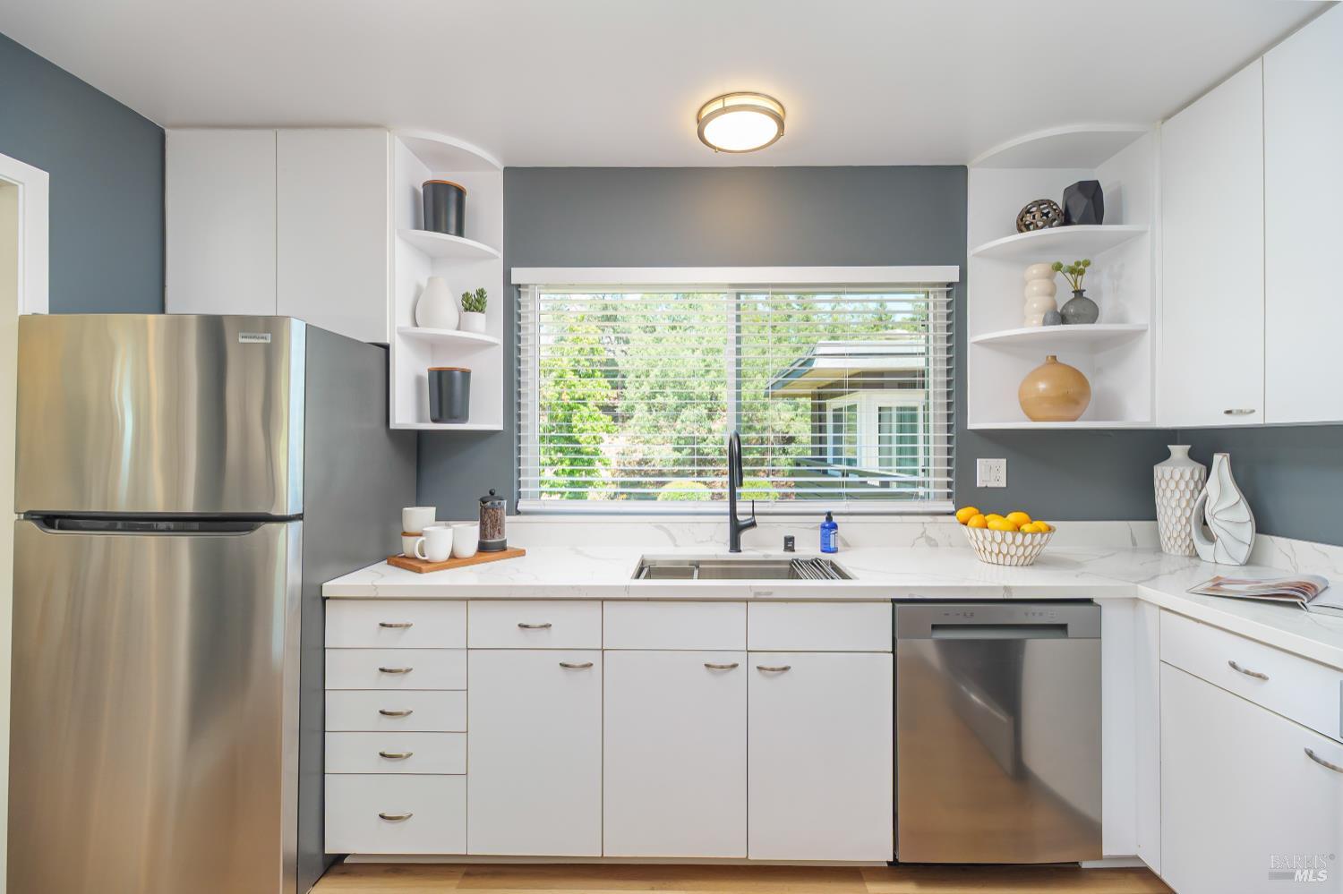 Detail Gallery Image 6 of 38 For 22 Redwood Ave, Corte Madera,  CA 94925 - 3 Beds | 2 Baths