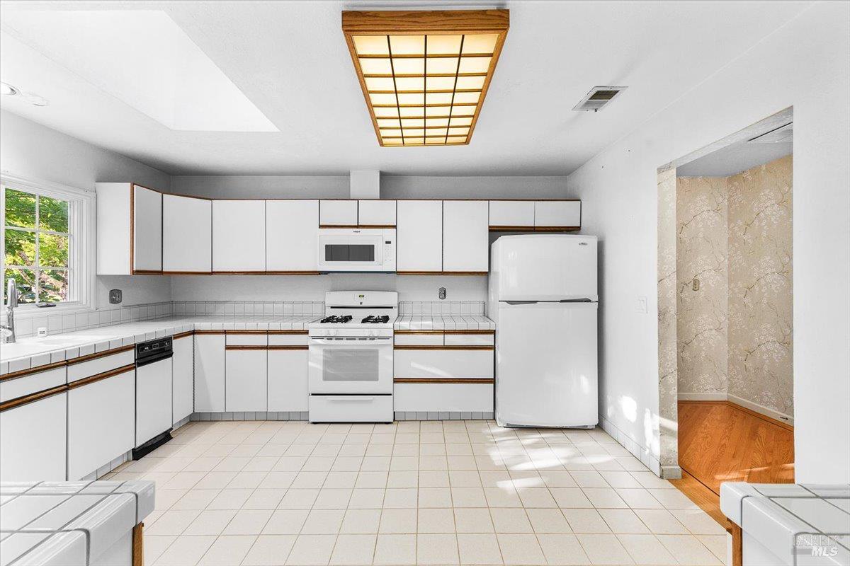 Detail Gallery Image 14 of 55 For 1819 Cedar St, Calistoga,  CA 94515 - 3 Beds | 2/1 Baths