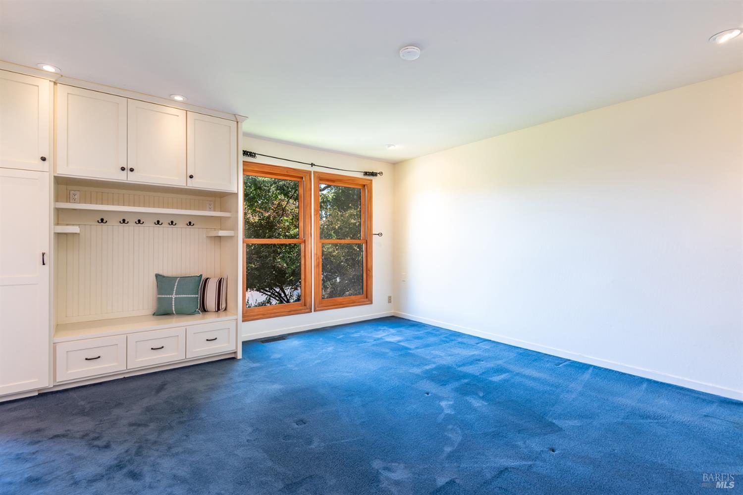 Detail Gallery Image 8 of 25 For 50 Palomino Cir, Novato,  CA 94947 - 3 Beds | 2/1 Baths