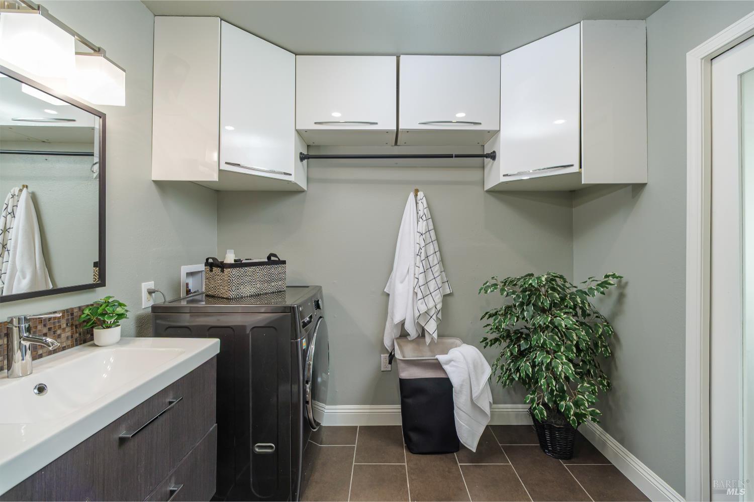 Detail Gallery Image 13 of 29 For 4221 Shelter Bay Ave, Mill Valley,  CA 94941 - 2 Beds | 2 Baths
